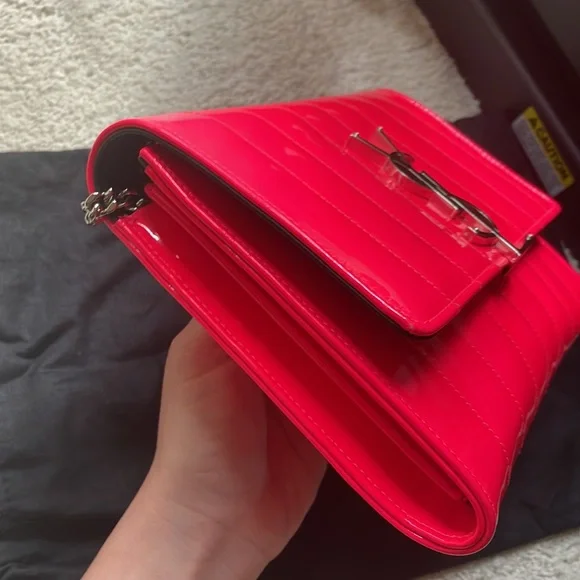 ❤️TRADED❤️YSL Saint Laurent HOT PINK patent LIKE NEW silver logo Vicky crossbody - Picture 5 of 15
